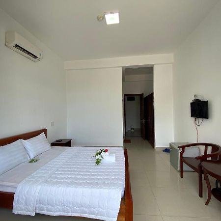 Con Dao Guesthouse Chi Khu Co Ong Exterior photo
